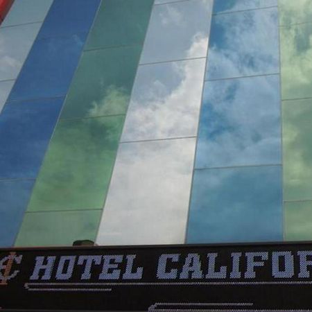 California Hotel Cakarta Dış mekan fotoğraf