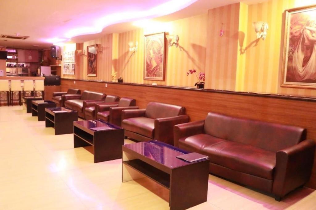 California Hotel Cakarta Dış mekan fotoğraf