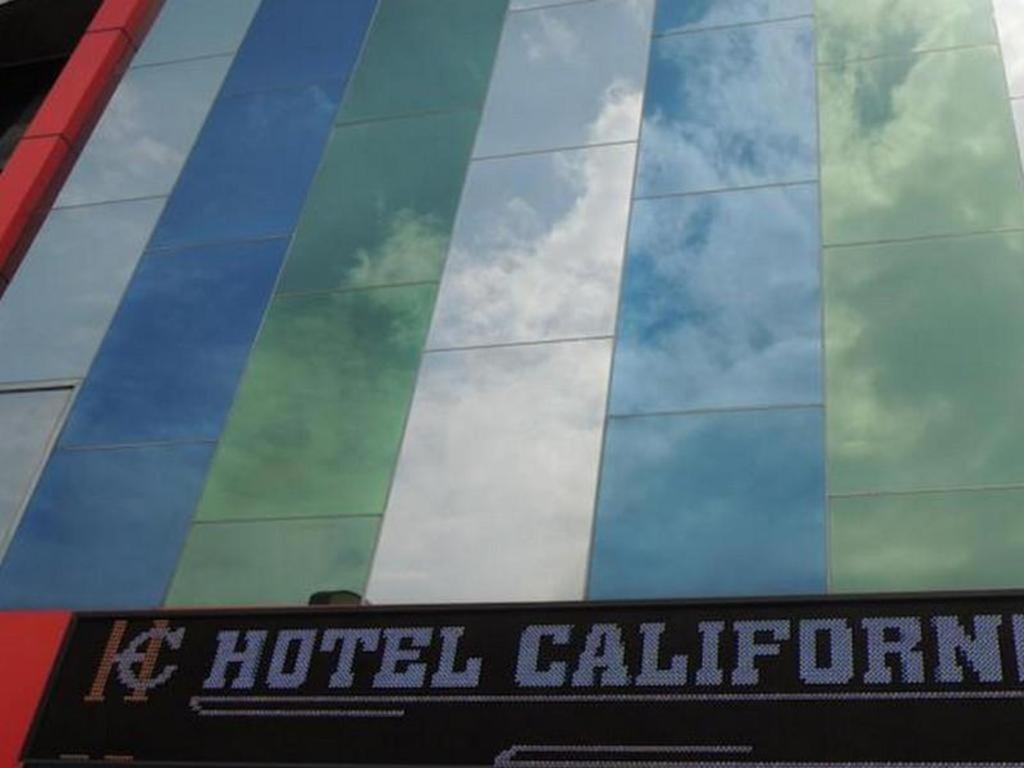 California Hotel Cakarta Dış mekan fotoğraf