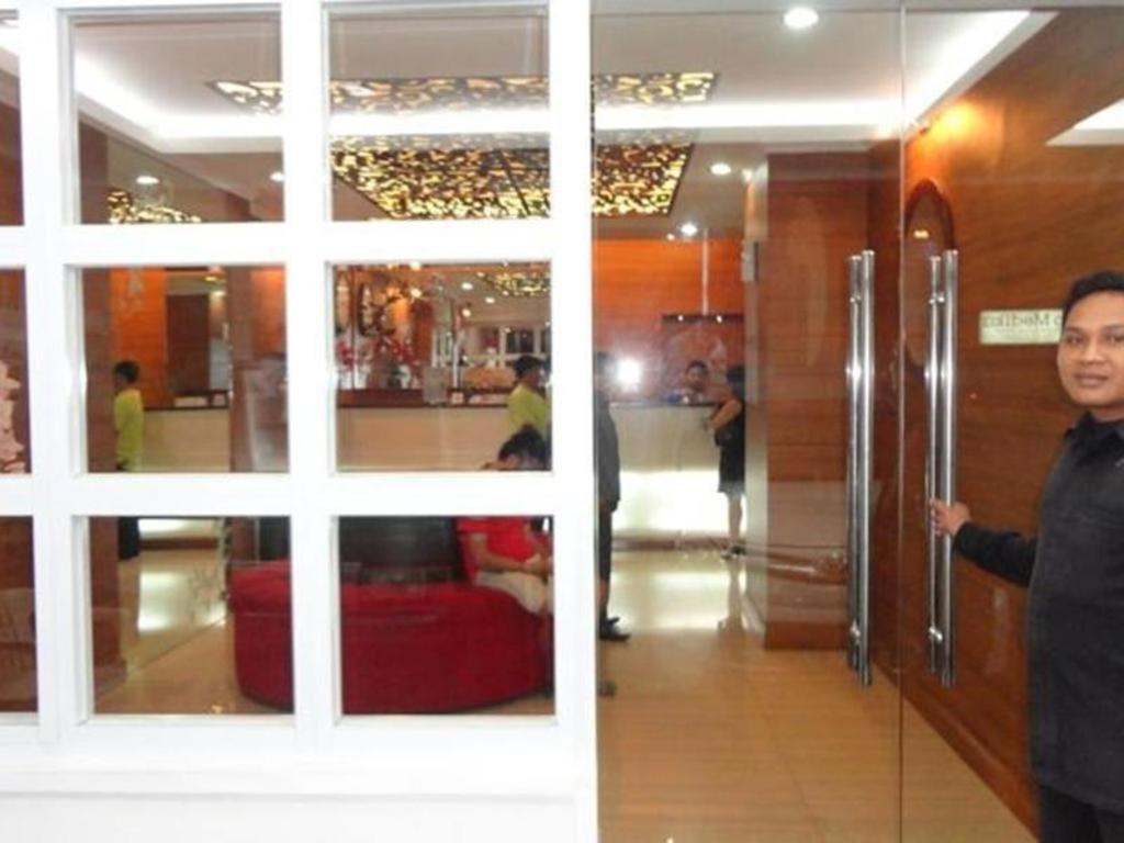 California Hotel Cakarta Dış mekan fotoğraf
