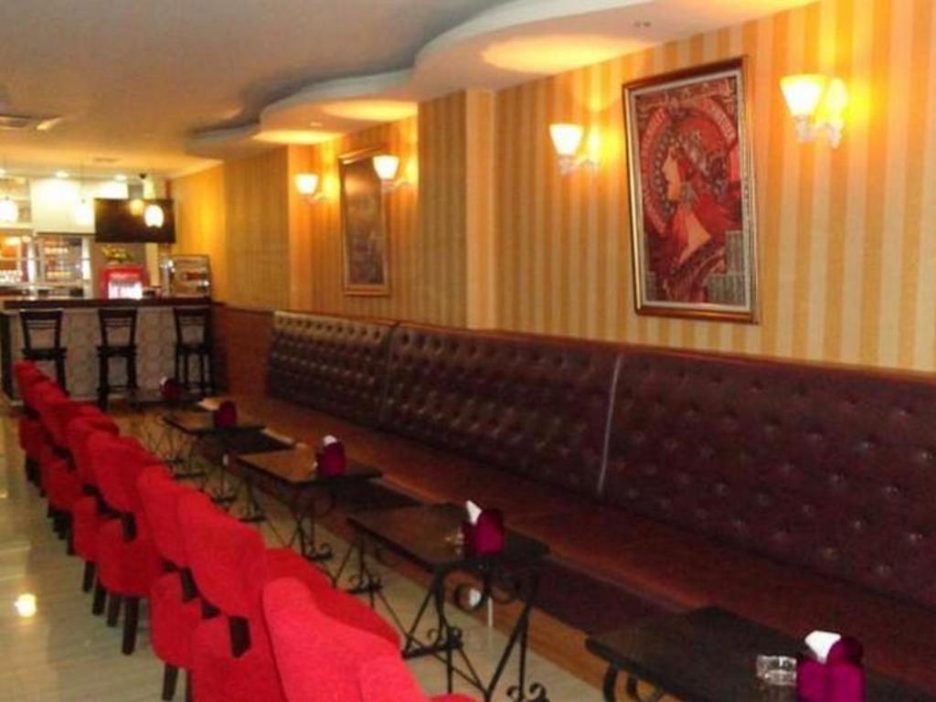 California Hotel Cakarta Dış mekan fotoğraf