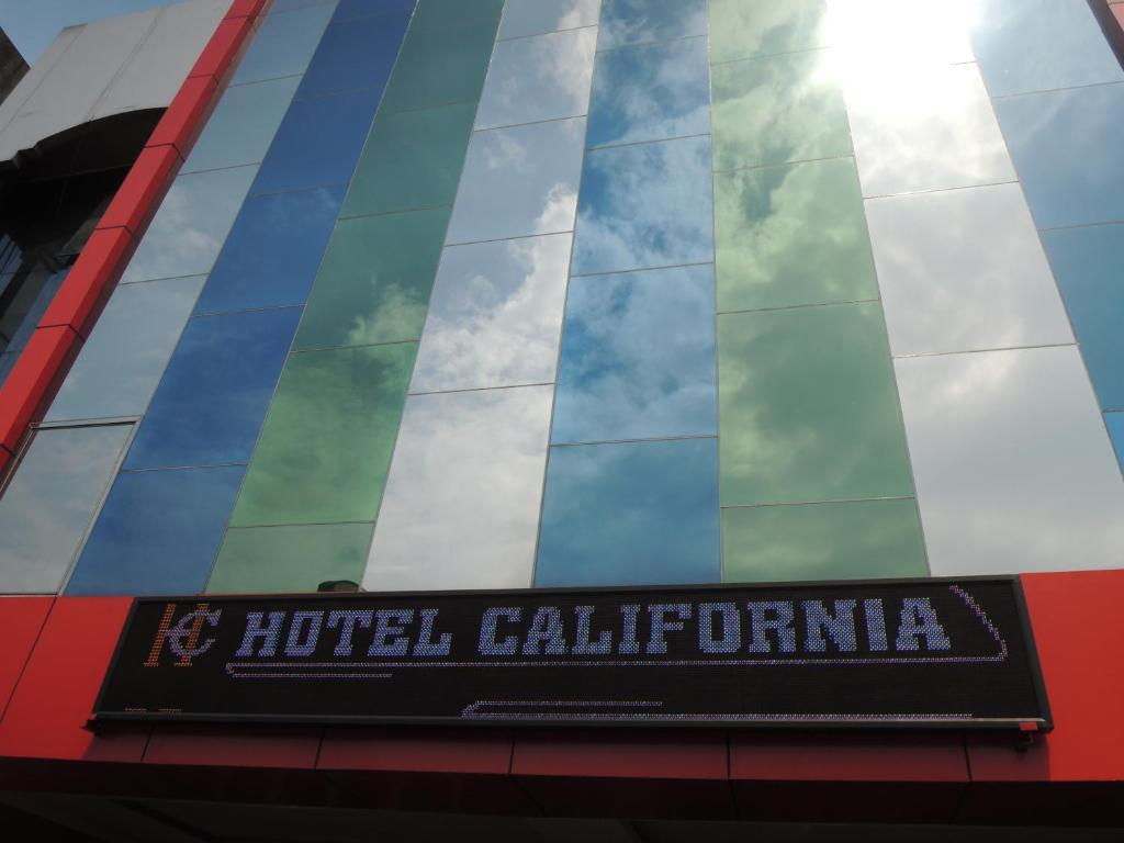 California Hotel Cakarta Dış mekan fotoğraf