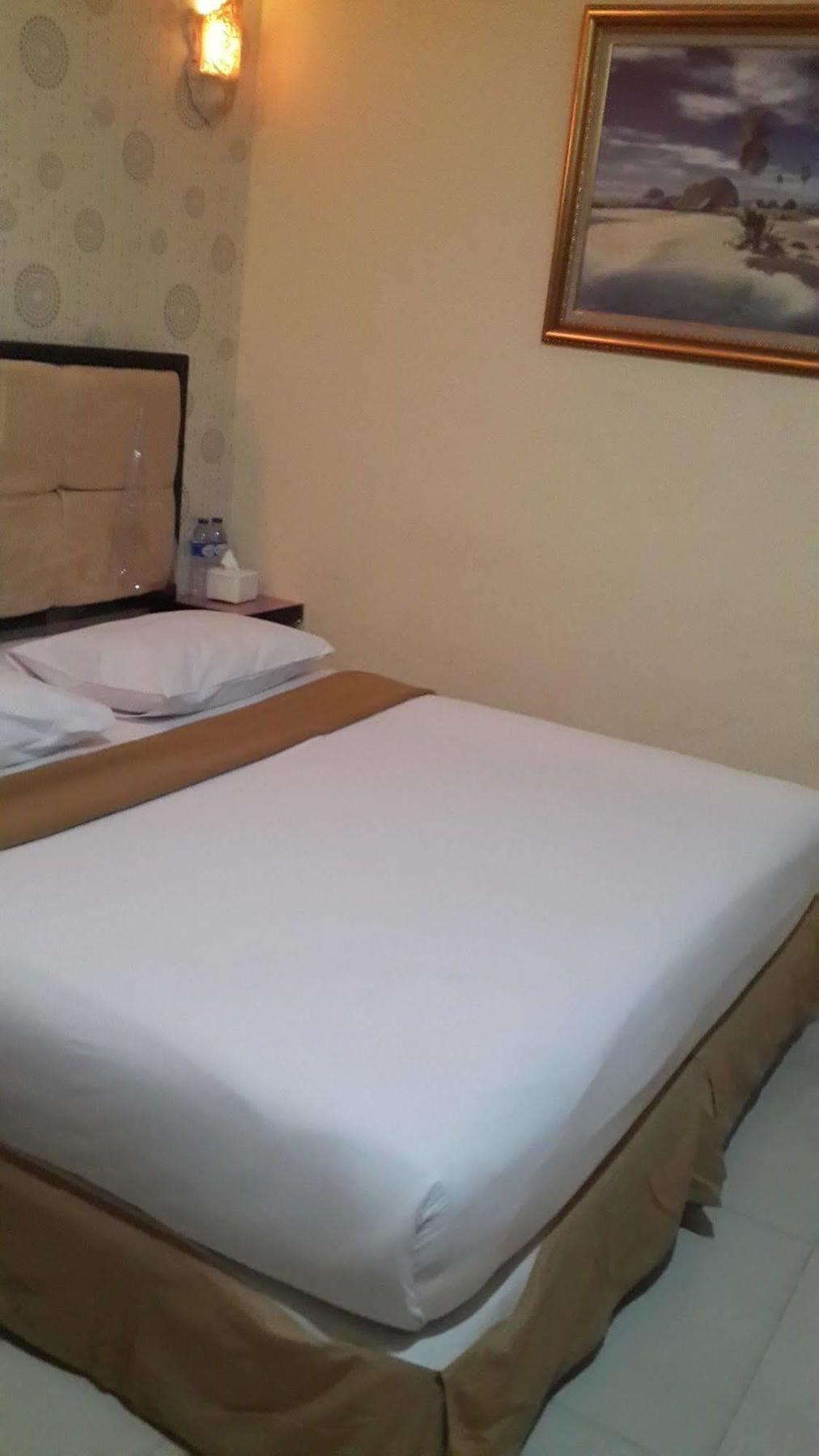 California Hotel Cakarta Dış mekan fotoğraf