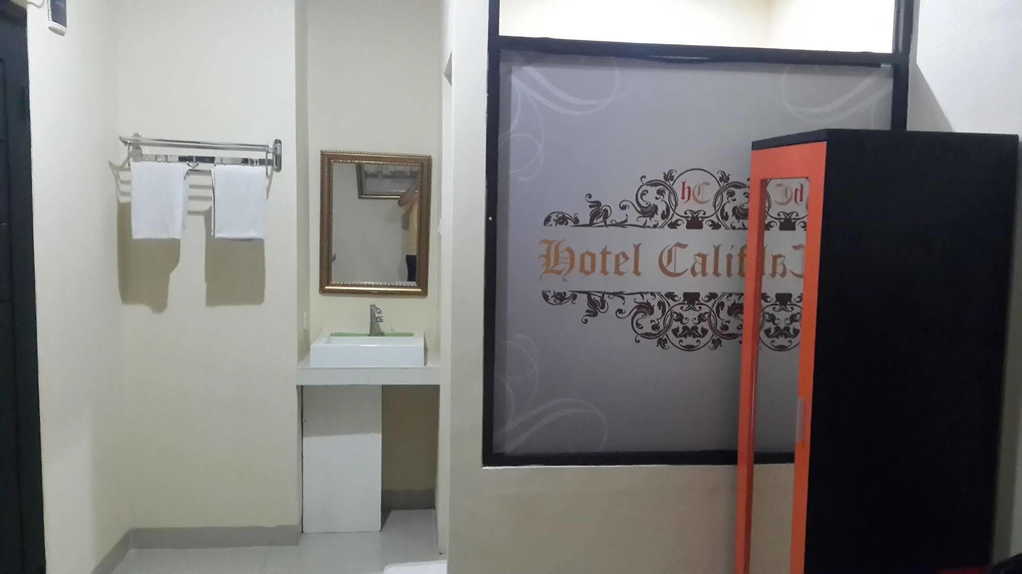 California Hotel Cakarta Dış mekan fotoğraf