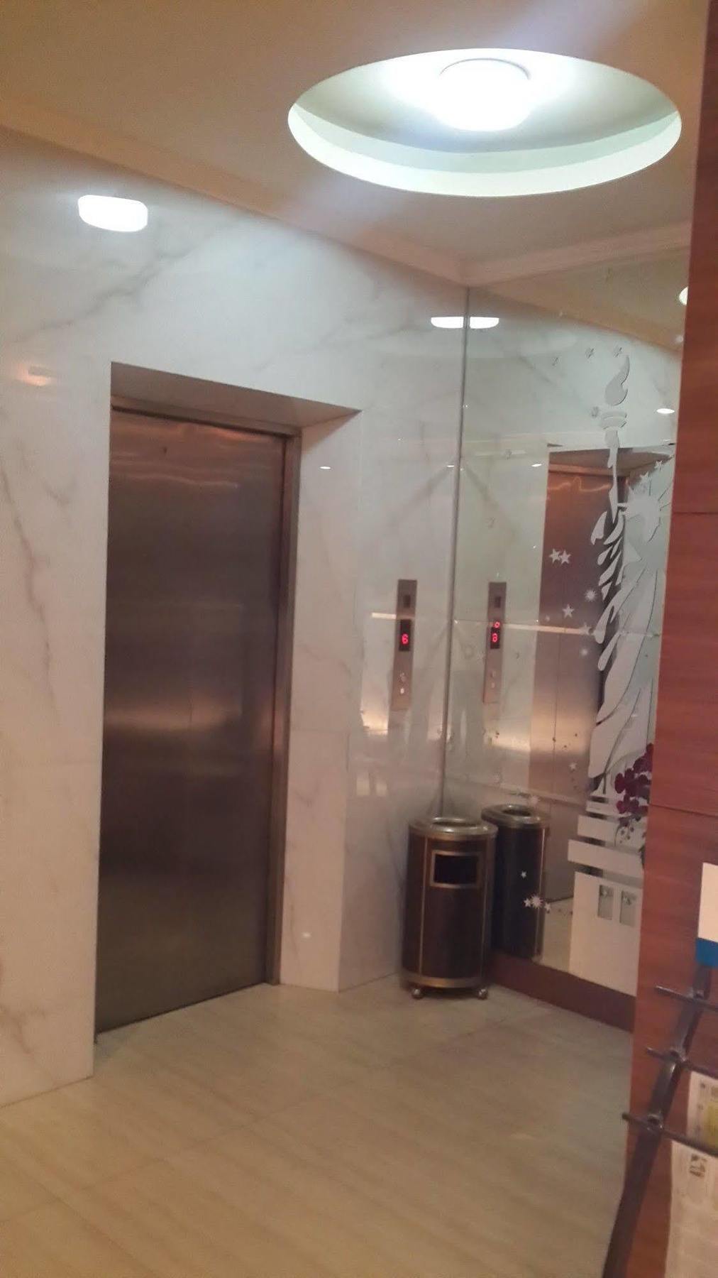 California Hotel Cakarta Dış mekan fotoğraf